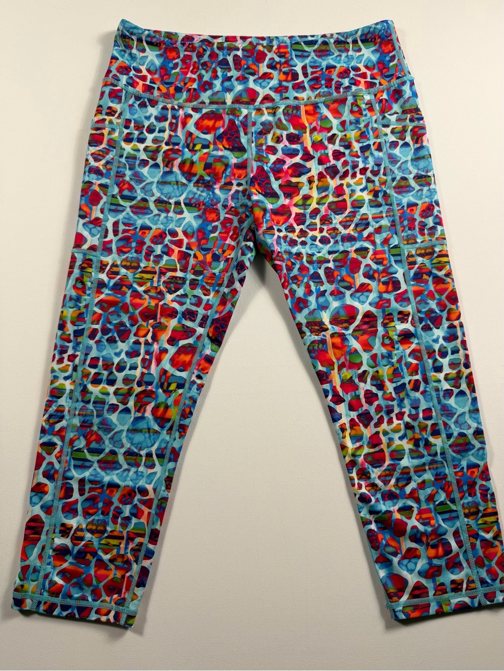 CVG Exotic Giraffe Kaleidoscope Capri Leggings XL Pockets